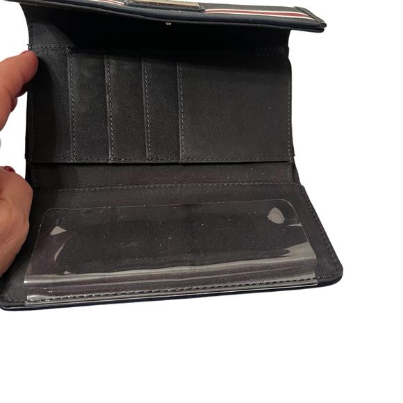 Tommy Hilfiger Women’s Wallet/Clutch Striped NWOT - Picture 7 of 7